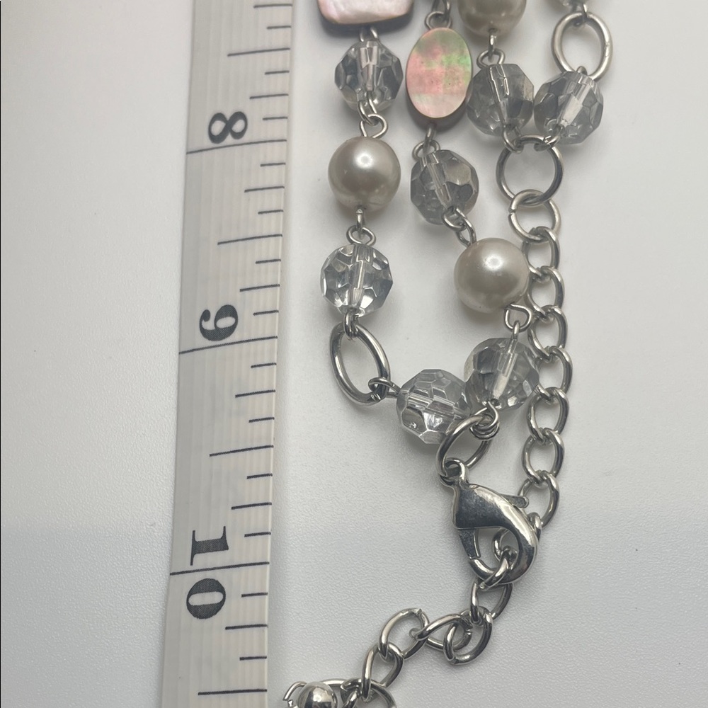 Elegant Silver and Pearl Necklace - Picture 5 of 5